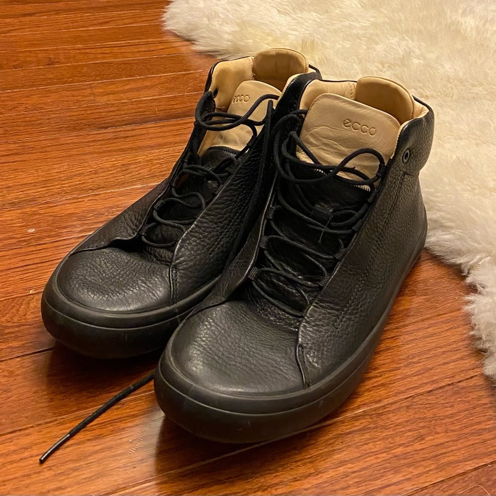 Black mid high Ecco shoes